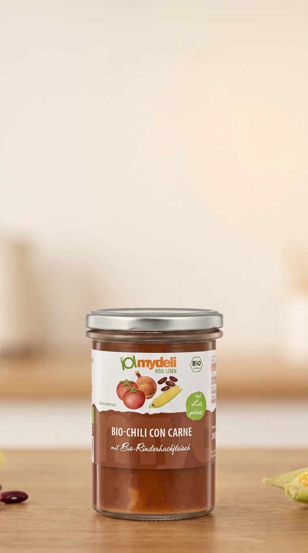 mydeli organic chili con carne jar on a kitchen counter